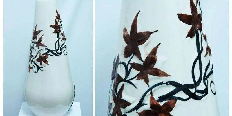 Ваза керамика белые розы круглая с горлом 